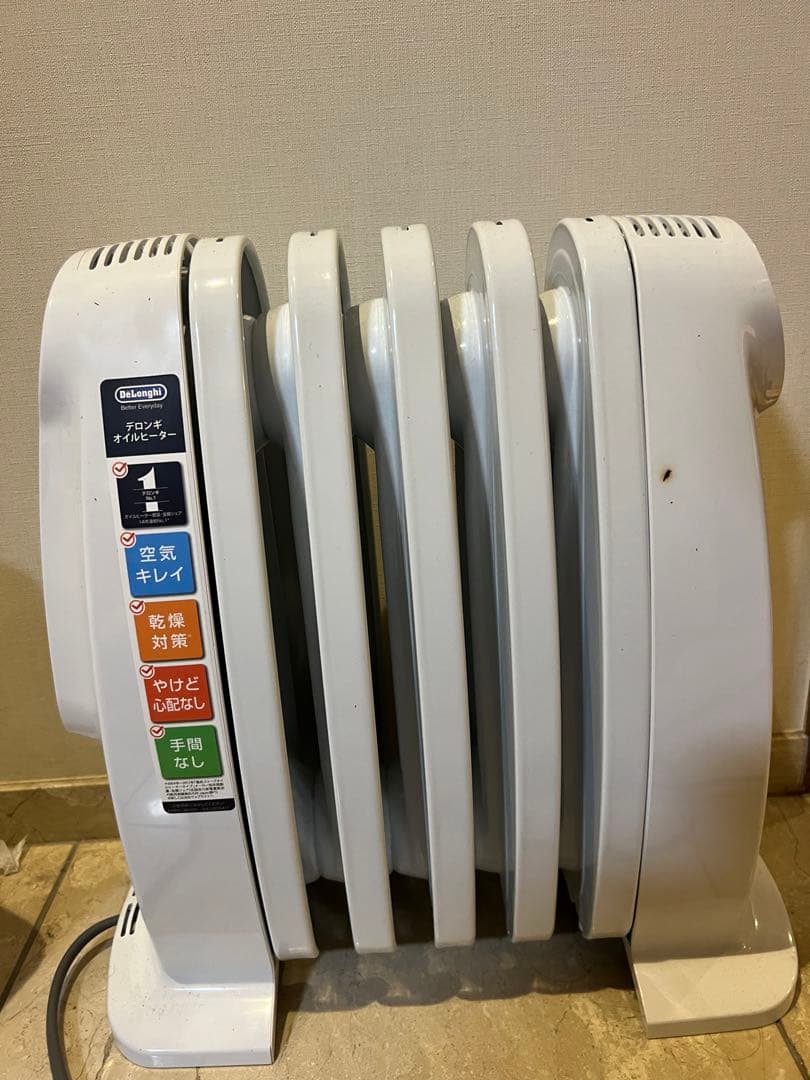 デロンギ　オイルヒーターDeLonghi NJ0505E