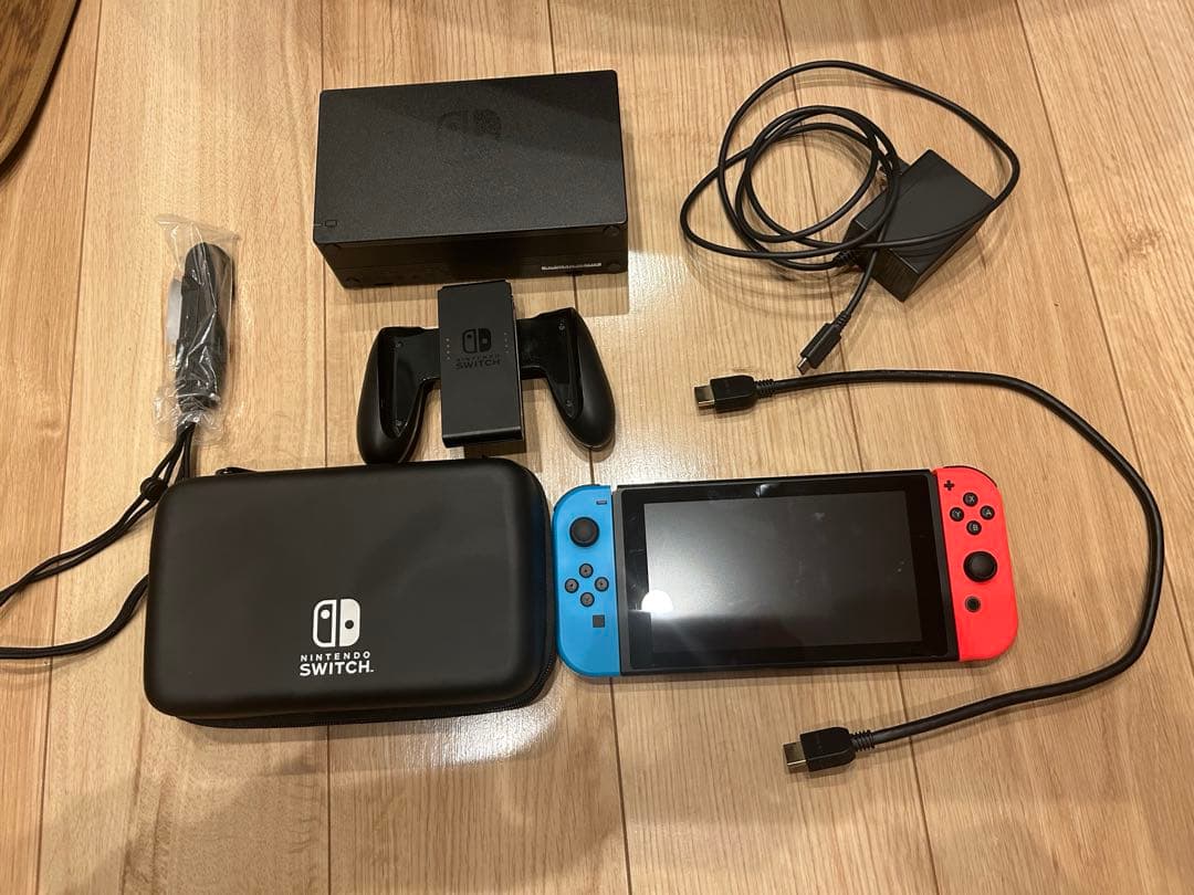 Nintendo Switch 本体 青/赤 Joy-Con キャリングケース付
