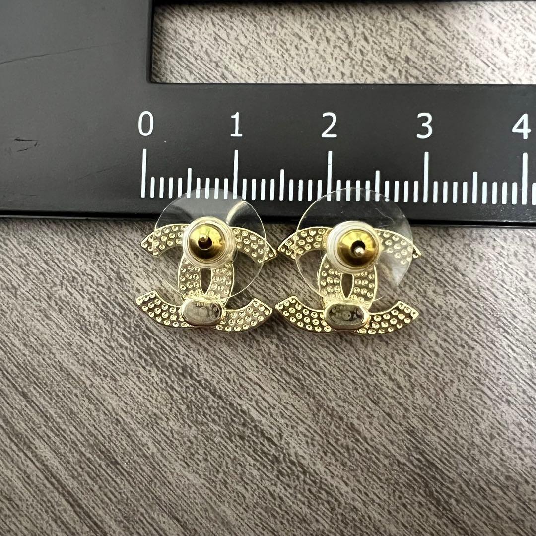【aiさん】CHANEL ゴールド CCロゴ ピアス レディース