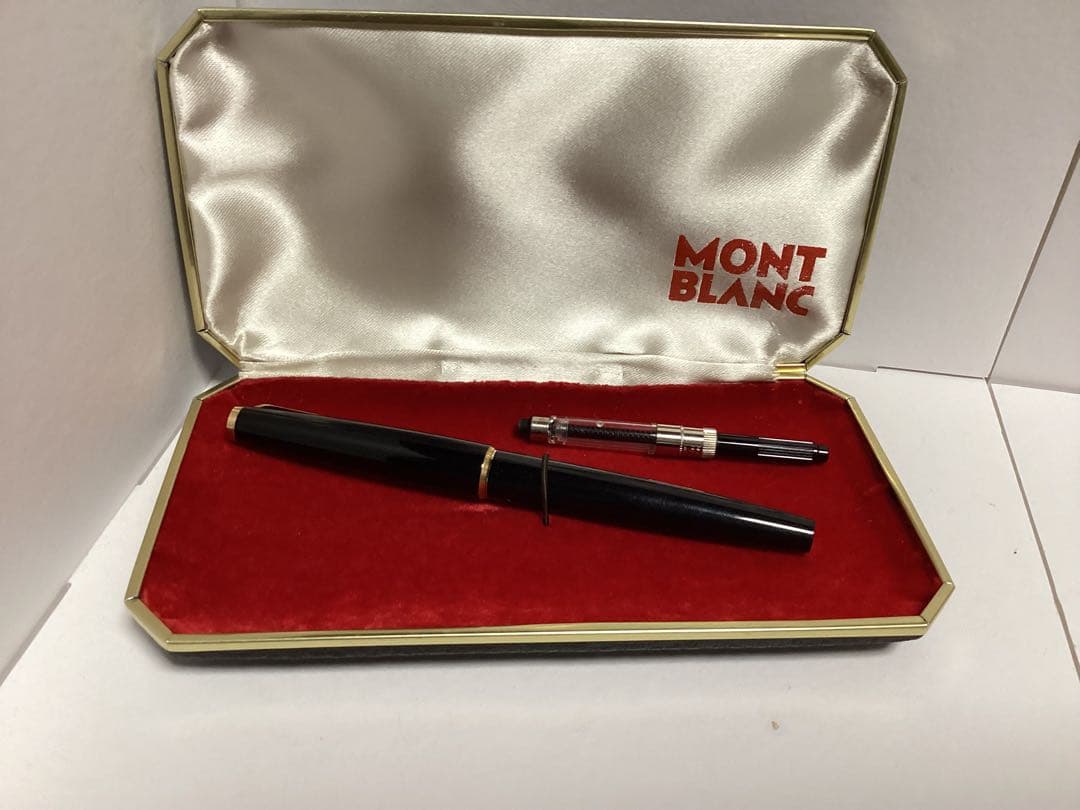 未使用モンブランMONT BLANC ブラック万年筆 ケース付き