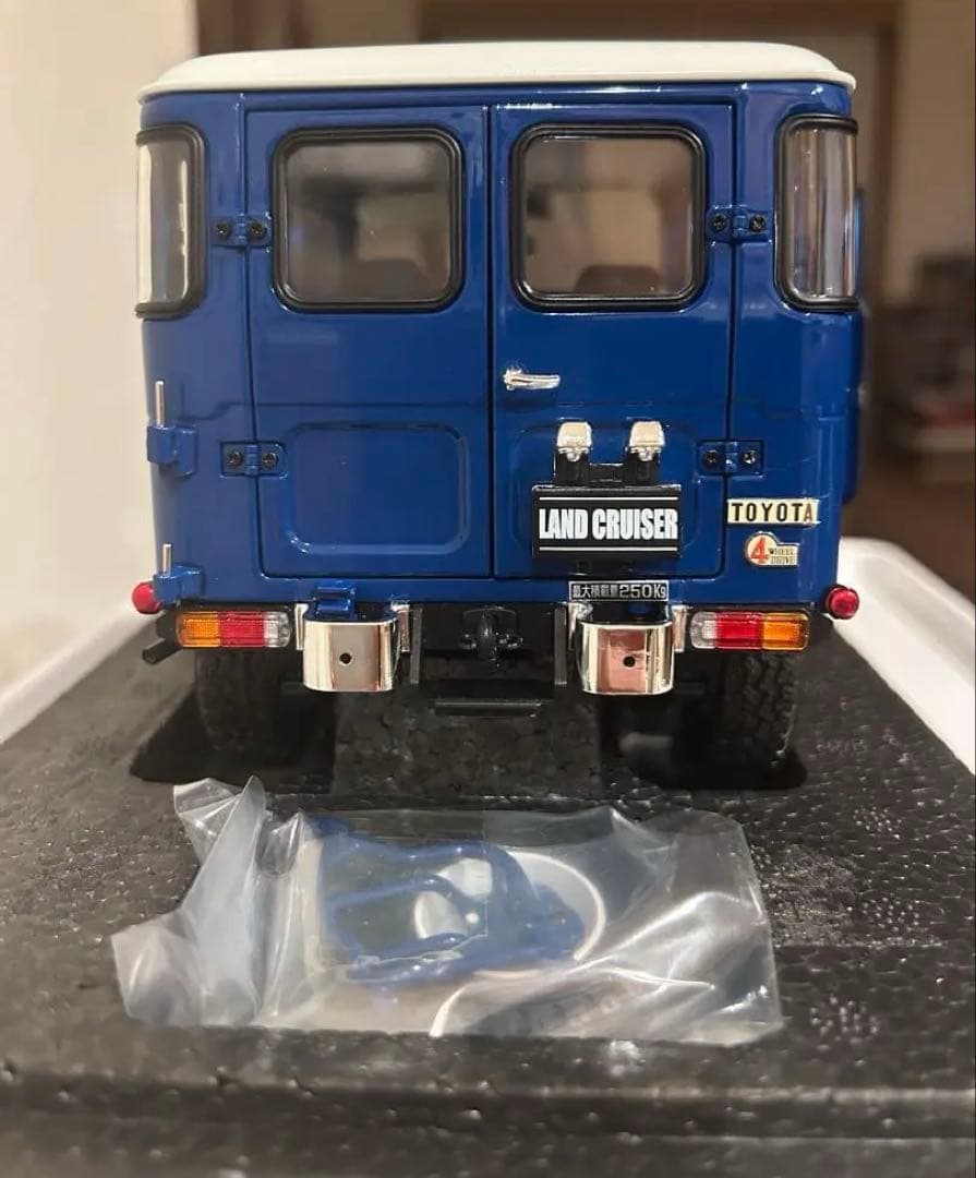 京商1/18スケール TOYOTAランドクルーザー40 青