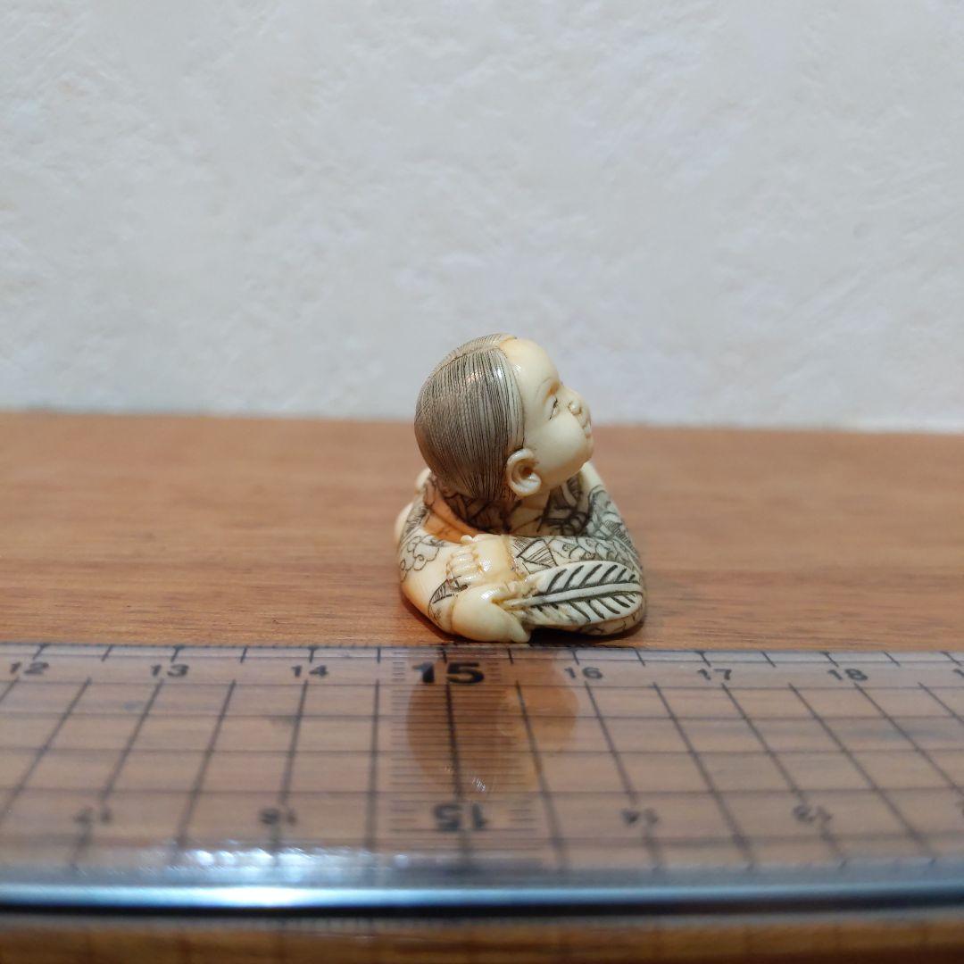 時代提げ物 人物根付 天然素材 在銘【ハイハイ童子】幅約4.8cm 重さ約20ｇ