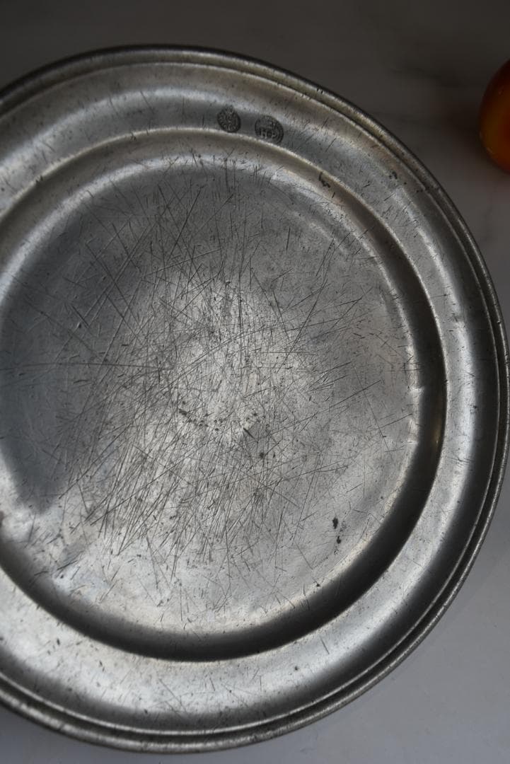 フランス18/19世紀　キズキズ　イニシャル　エタン皿　アンティーク