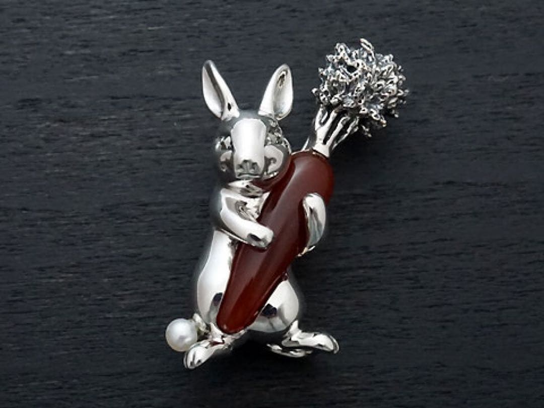 碌山　SV925 カーネリアン ニンジンうさぎペンダントブローチ【箱・保証書付】