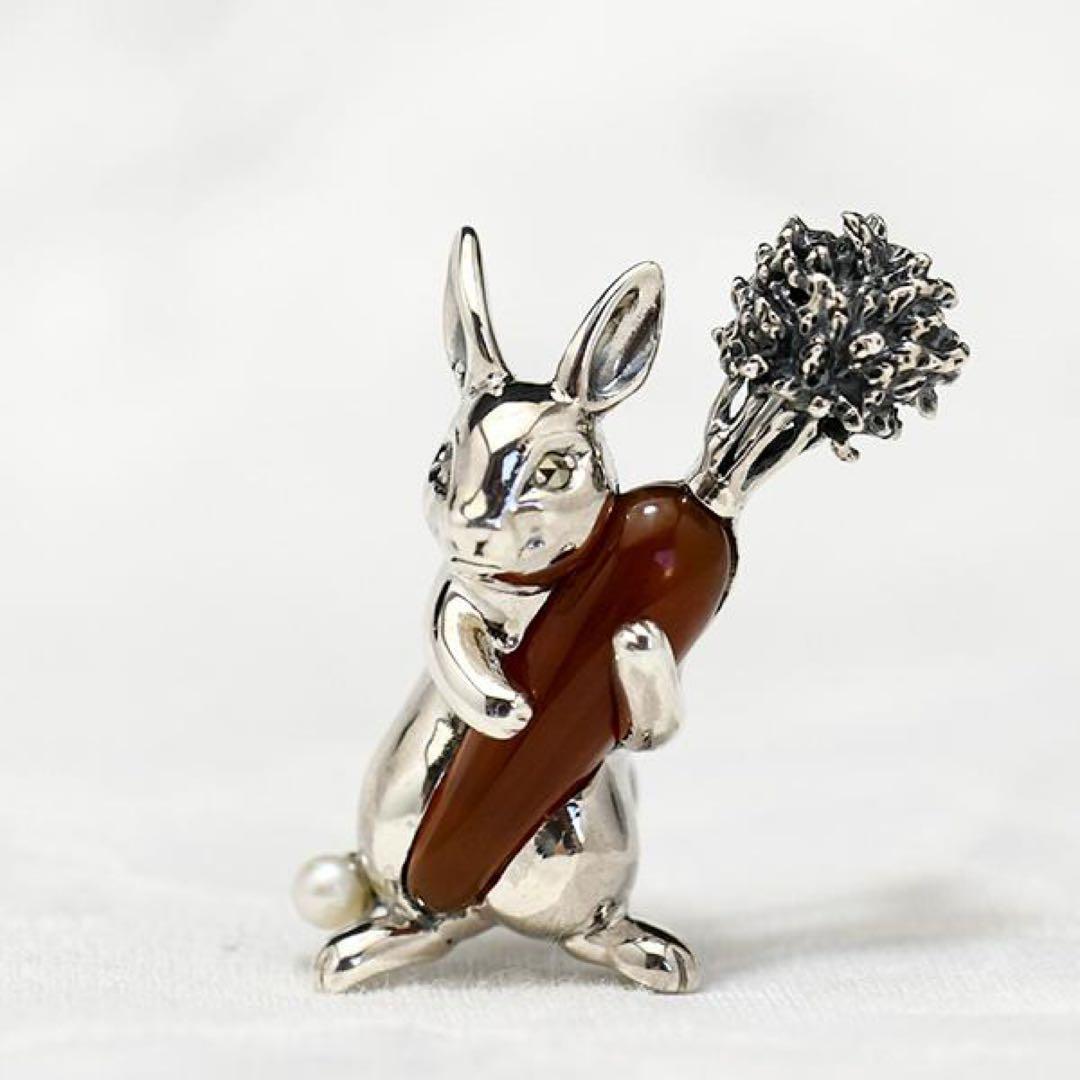 碌山　SV925 カーネリアン ニンジンうさぎペンダントブローチ【箱・保証書付】