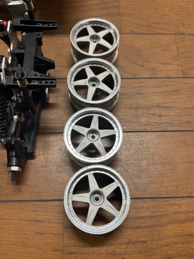 京商シャシ、HPIエンジン、ボディ