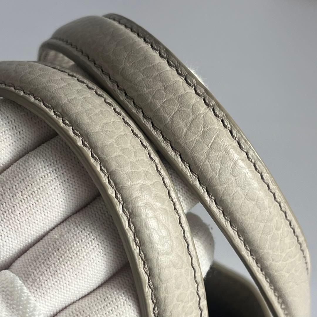 ✨未使用　現行モデル✨　HIROFU カーラ　ハンドバッグ　　H ベージュ