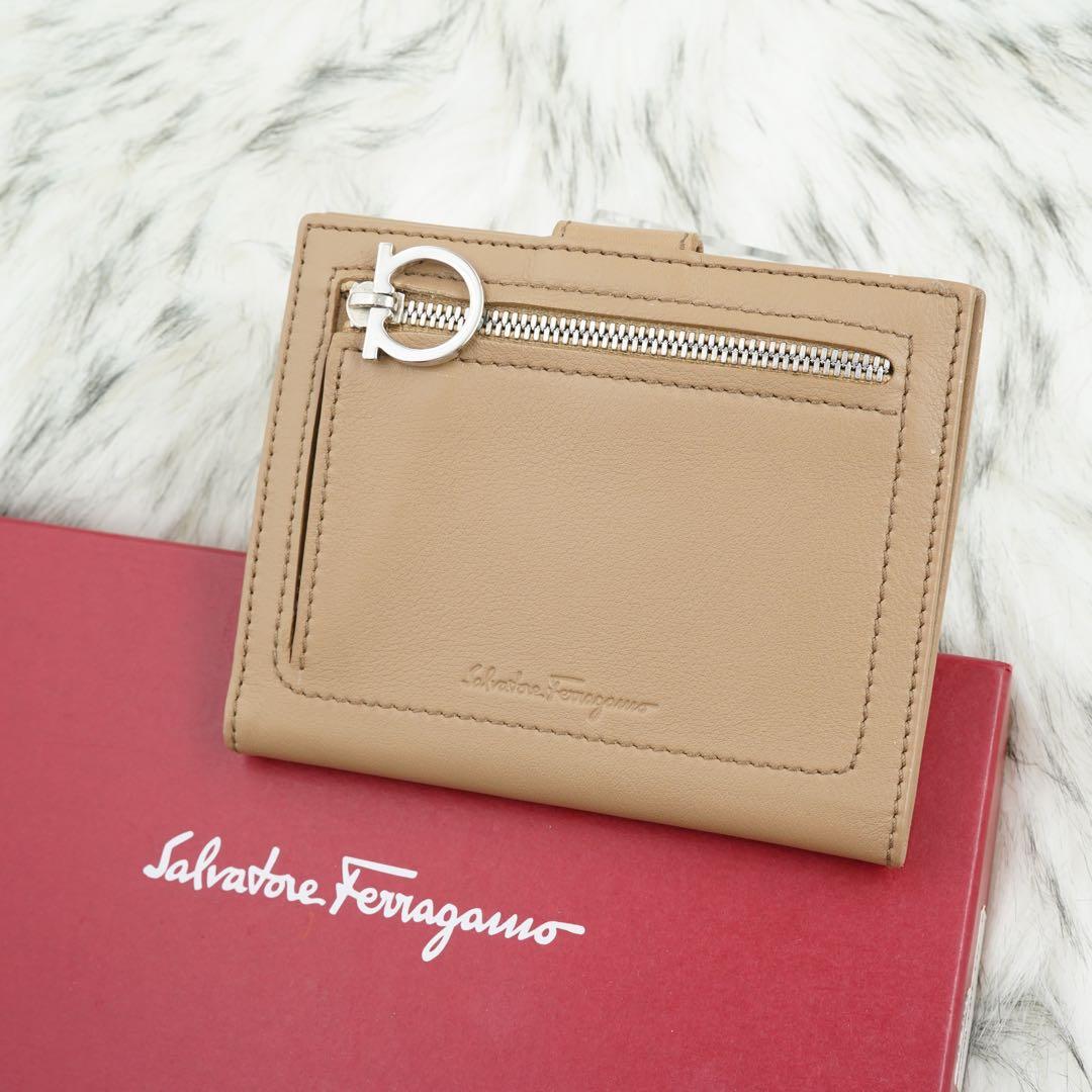 ほぼ未使用品　Salvatore Ferragamo 折り財布　ガンチーニ
