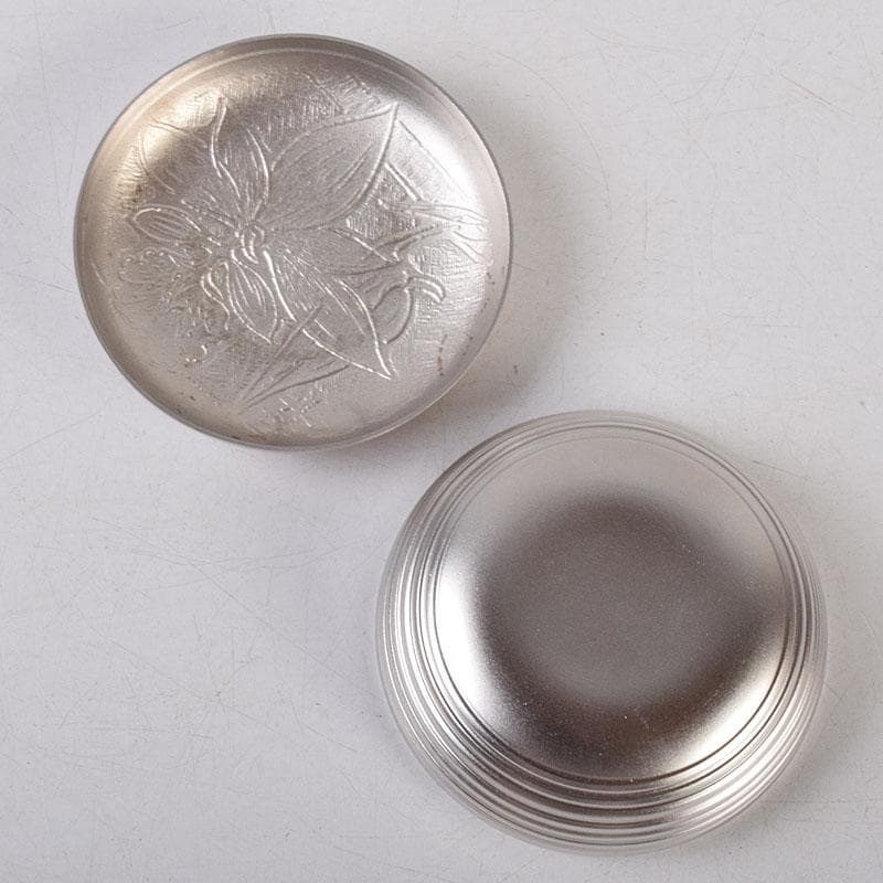 茶道具　帖佐美行作　銅地金銀鍍金　彫金香合　春蘭想　共箱　C　8579