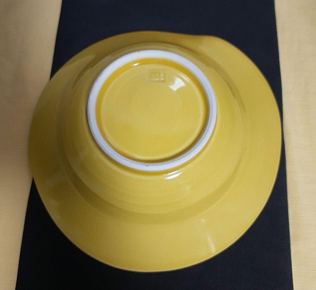 黄色の四角い陶器皿　菓子器です