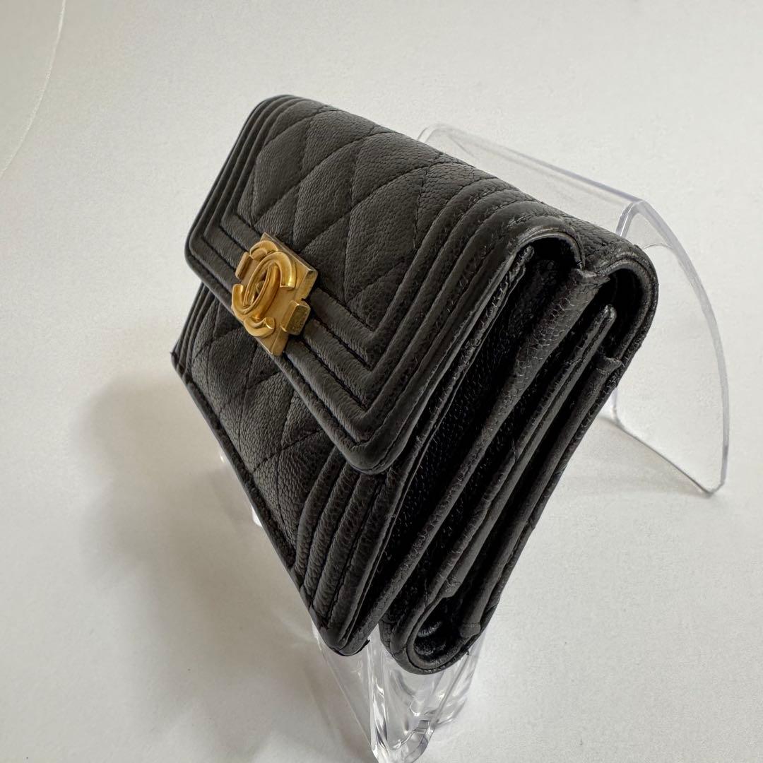 CHANEL シャネル ボーイシャネル マトラッセ 三つ折財布 キャビアスキン