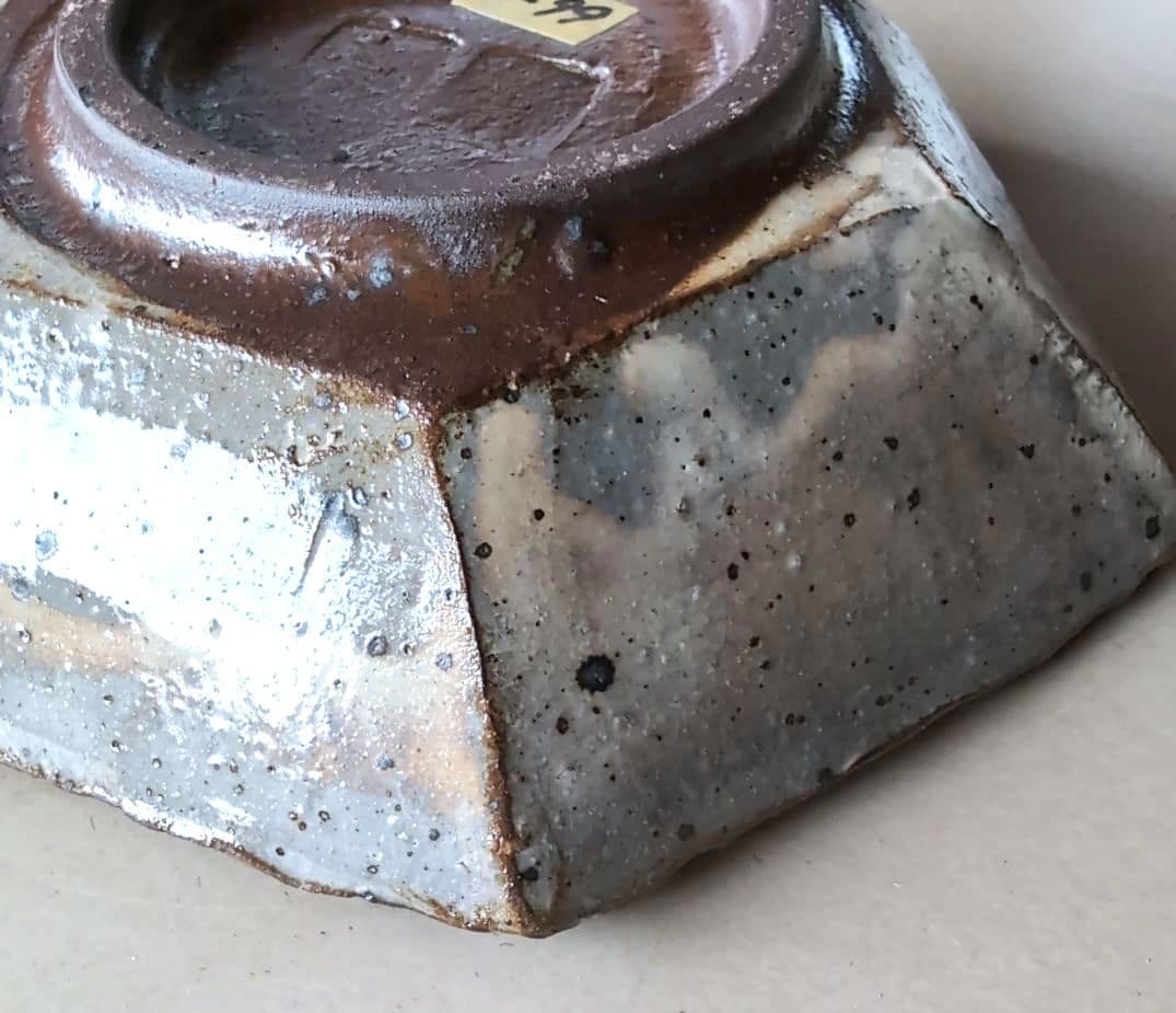 伊賀焼　蓮 善隆作　粉引手　六角皿二枚　共箱あり