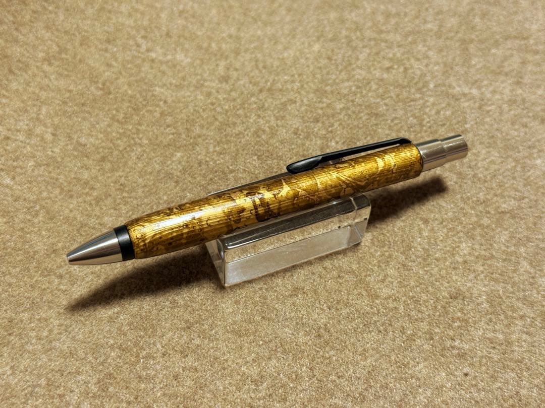 ウッドペンクラフト　屋久杉浮造り国産漆流紋・金霞（きんか）　ショートボールペン