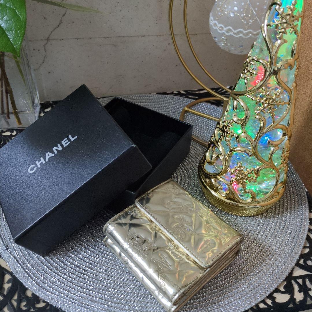 CHANEL ゴールド三つ折り財布 箱付き