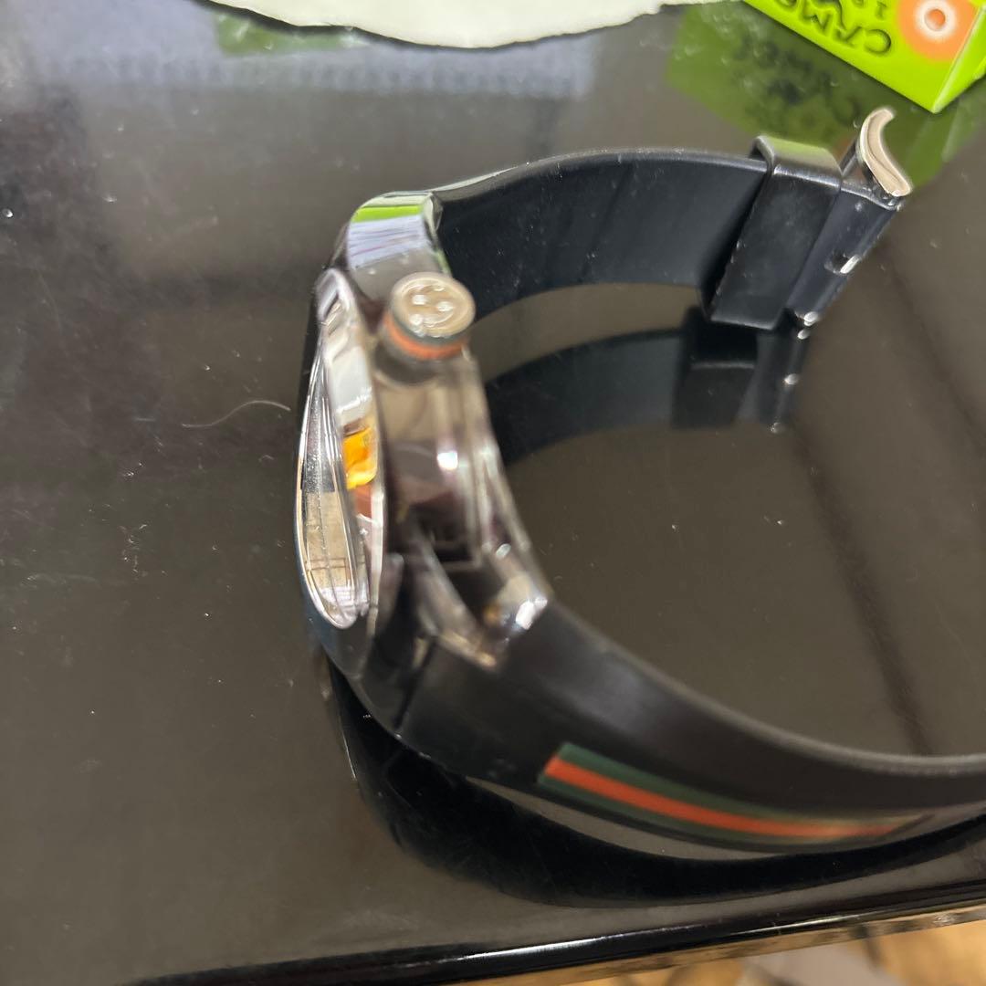 GUCCI ブラックラバーベルト時計