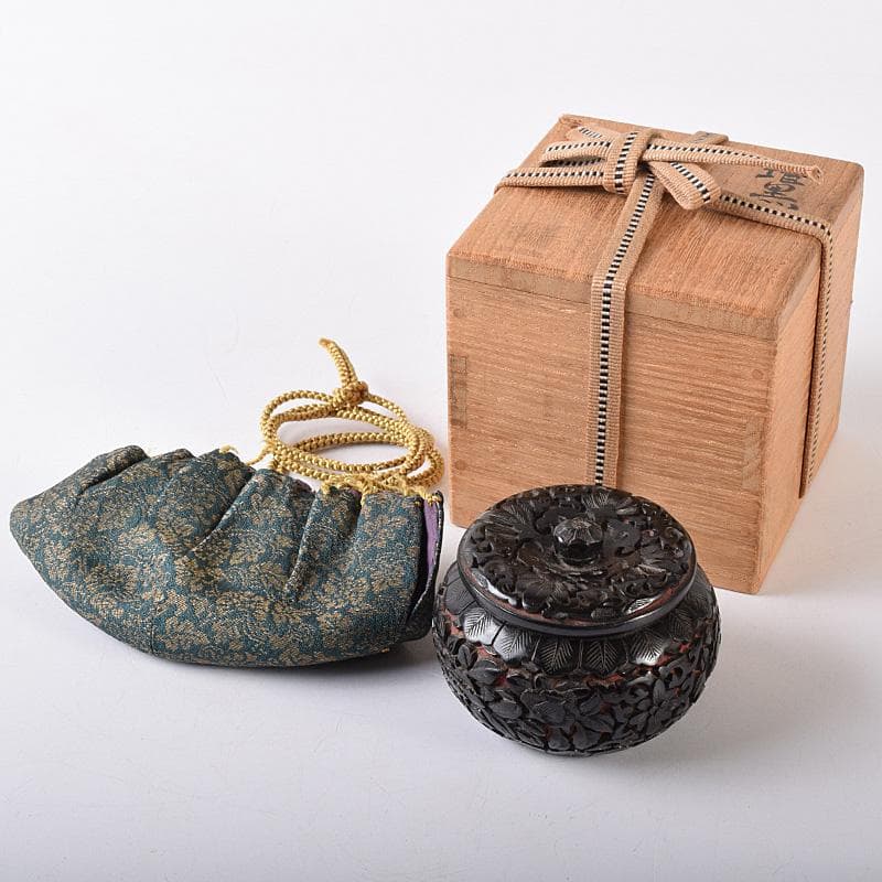 中国　堆朱　堆黒 　花文　蓋物　仕覆付　V　R8261