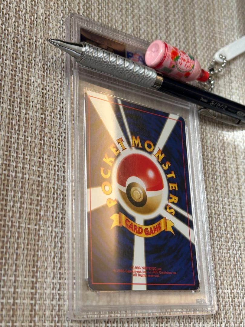 ポケモンカード　旧裏　ピカチュウ　PSA9