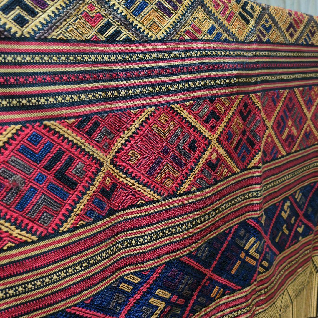 レア希少品「ラオス　浮き織り」特大「壁掛け布」「飾り布」「タペストリー」「浮織」