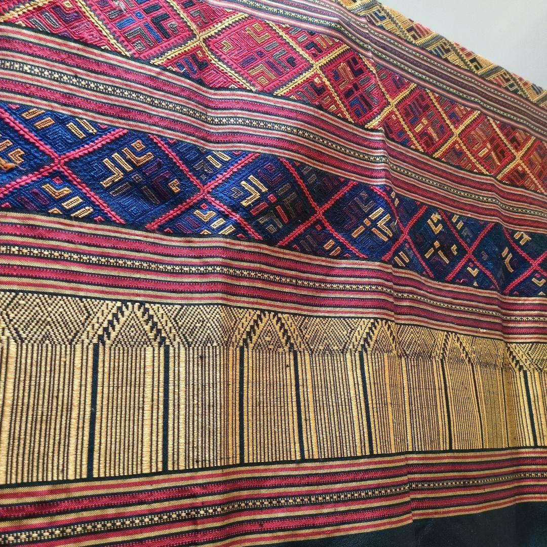 レア希少品「ラオス　浮き織り」特大「壁掛け布」「飾り布」「タペストリー」「浮織」