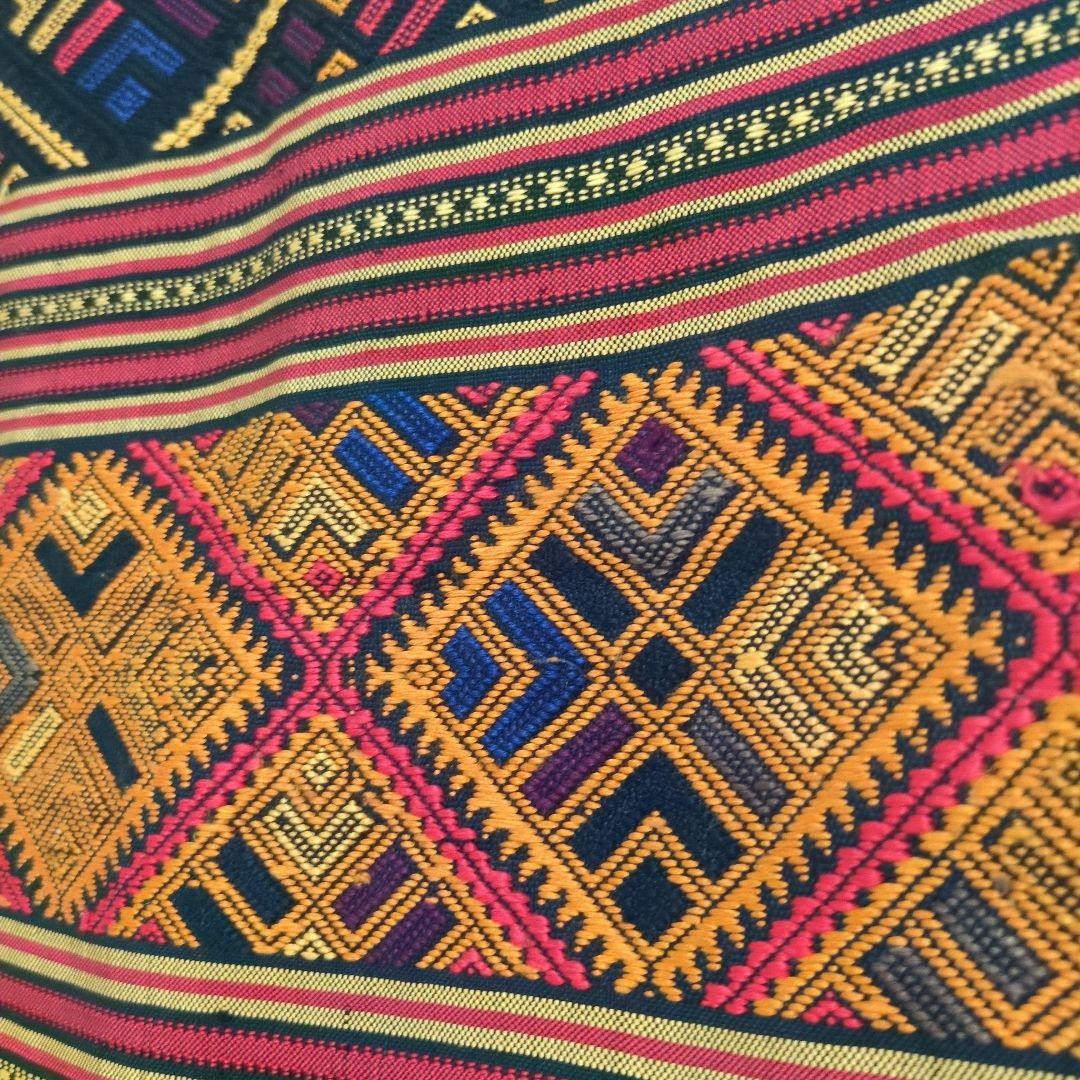 レア希少品「ラオス　浮き織り」特大「壁掛け布」「飾り布」「タペストリー」「浮織」