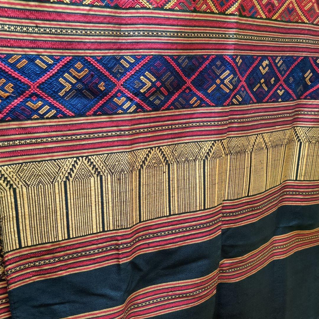 レア希少品「ラオス　浮き織り」特大「壁掛け布」「飾り布」「タペストリー」「浮織」