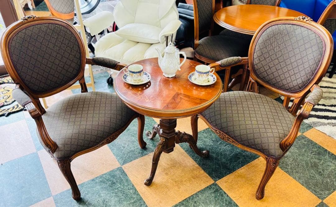 イタリア 象嵌 アーム付きチェア 背透かし木製 猫脚 椅子2脚