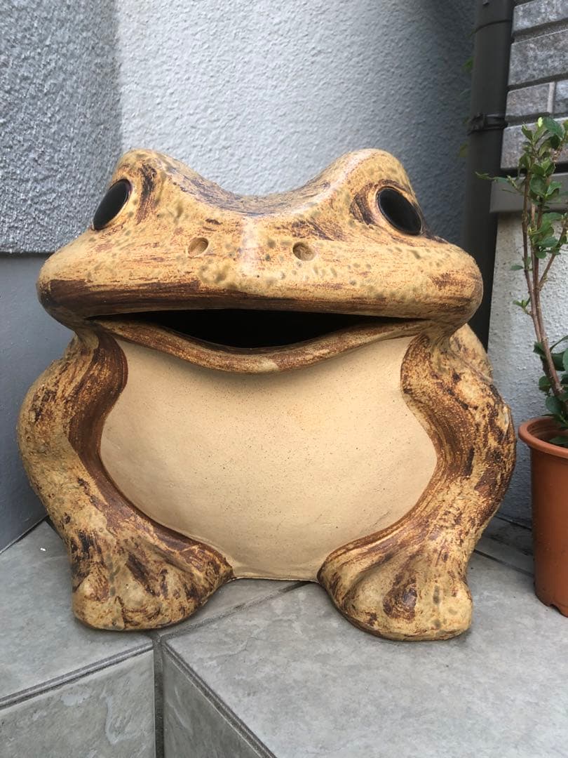 カエルの置き物　かえるの親子　　　　　大きな蛙　縁起物　オブジェ　特大