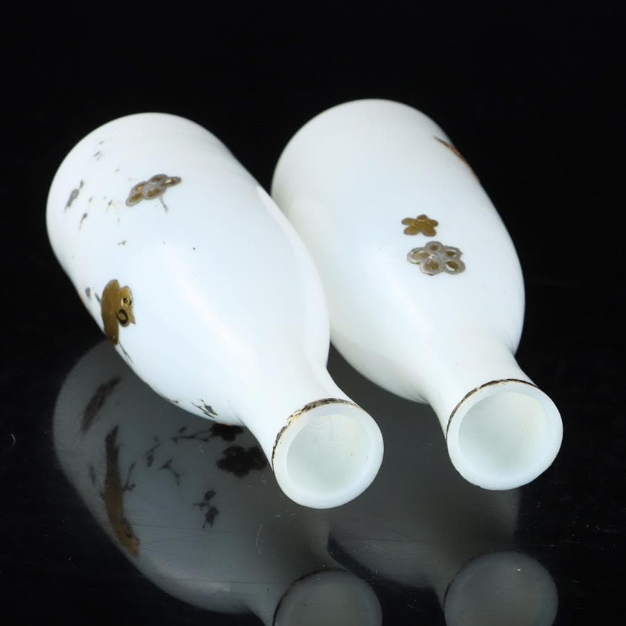 Y2679-8 江戸ガラス 乳白蒔絵金彩 梅に鶯文 徳利 2本セット 　　＃6