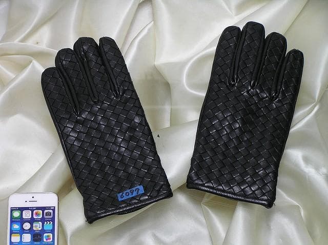 新品定価13万円 BOTTEGA VENETA 黒本革手袋 カシミヤ100％内装