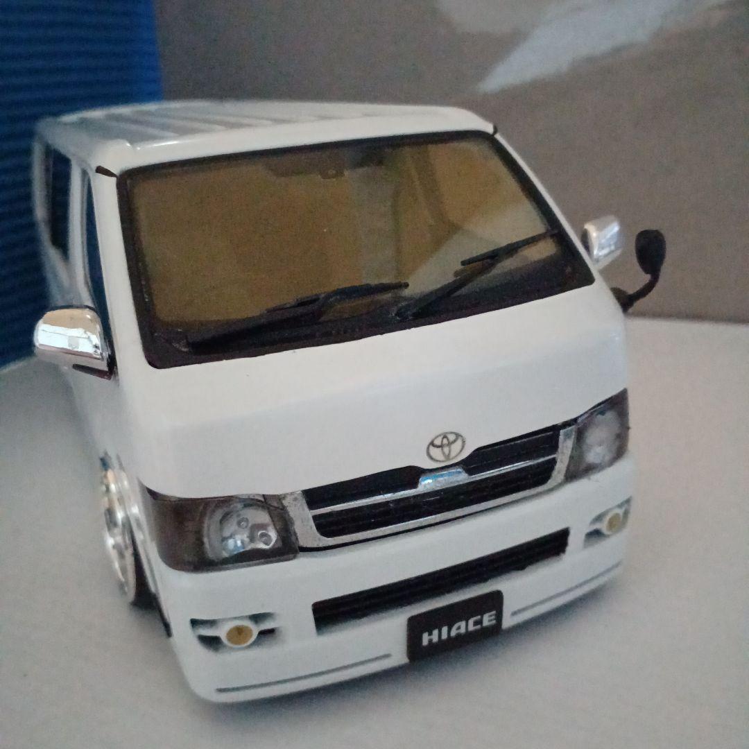 DISMハイエース200 1/24カスタムミニカー