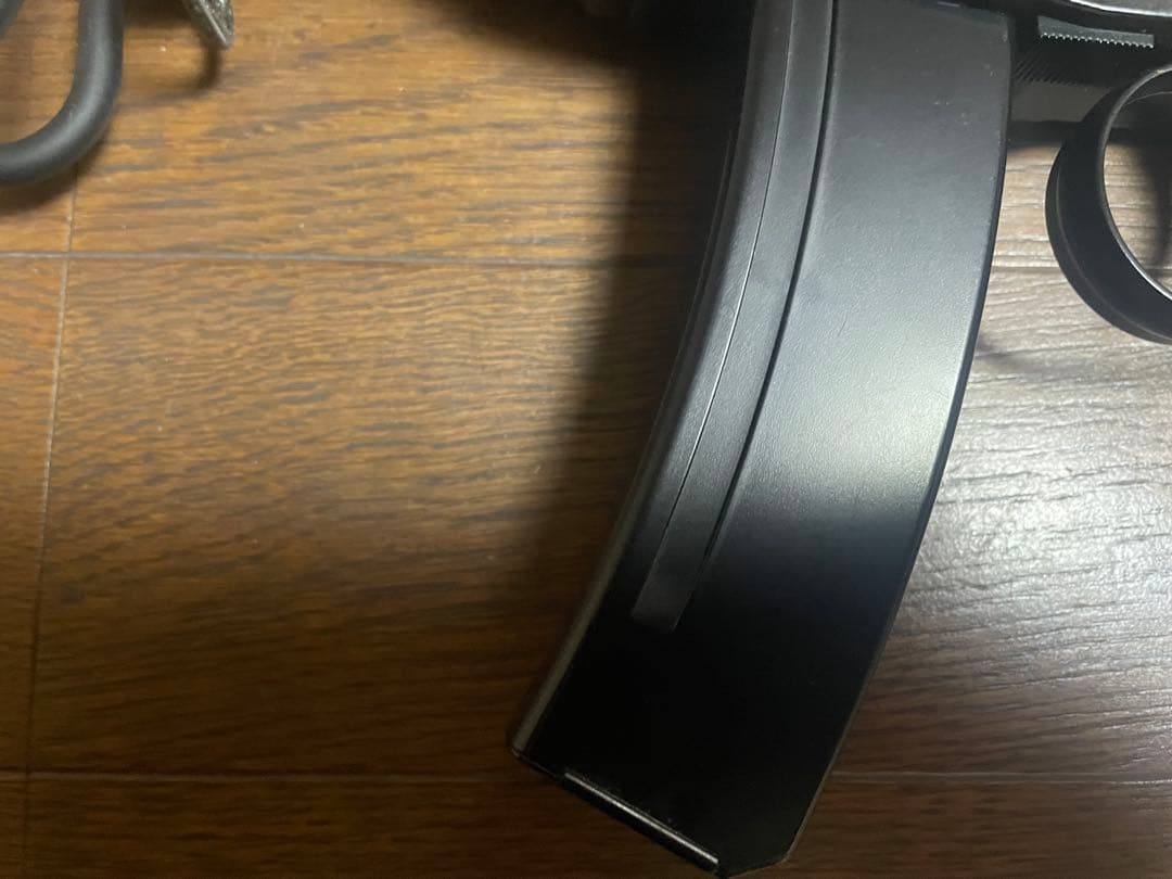 東京マルイ 　V-61 スコーピオン 予備マガジン付き　エアコキ