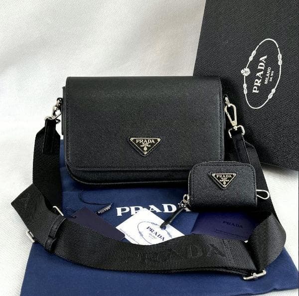 極美品 ブラック ショルダーバッグ 小銭入れ付き