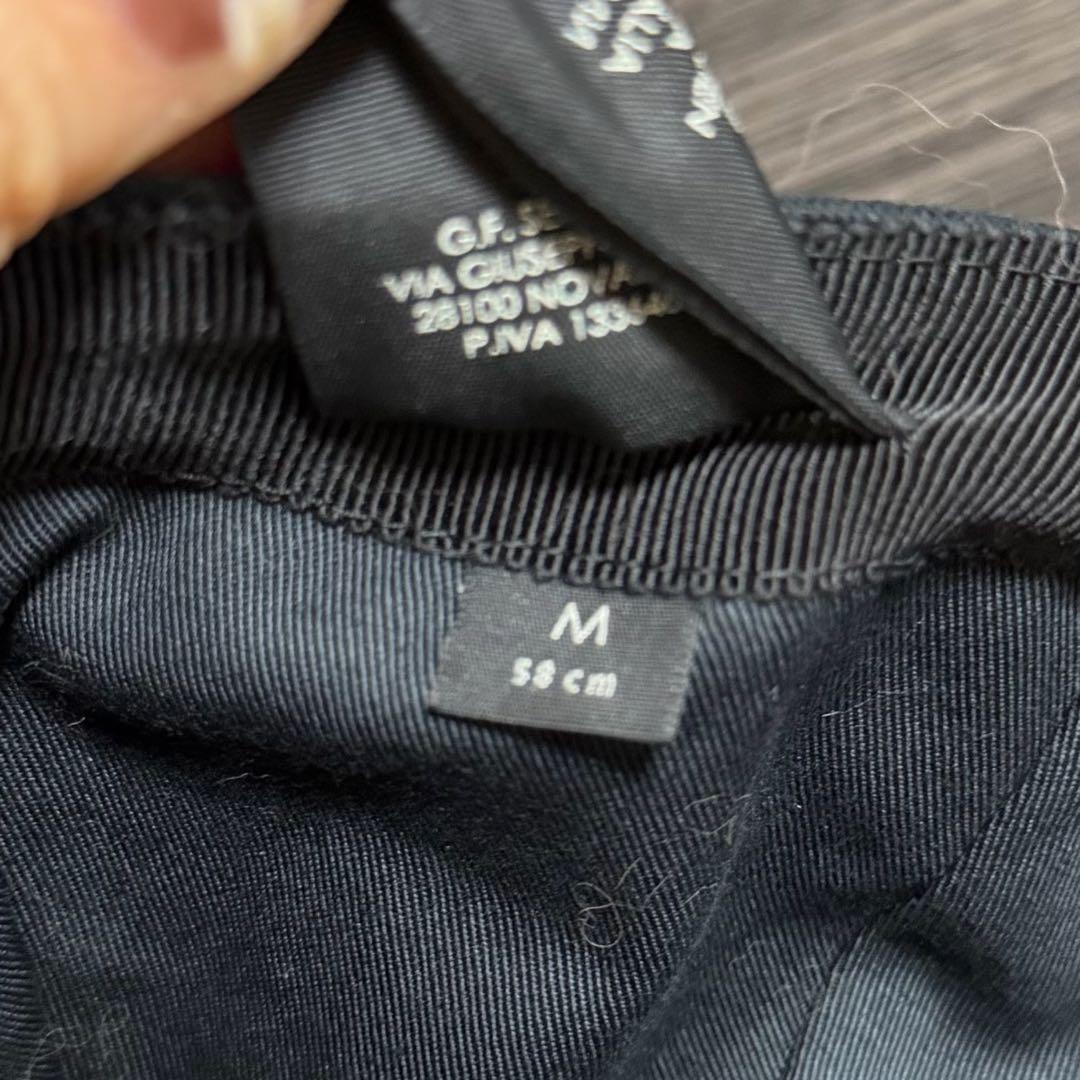 GUCCI ベースボールキャップ　ユニセックス Mサイズ 黒 無印 ロゴ