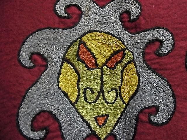 ★S0812★四方80㎝ 古い刺繍布　魔除布　ナイン・シャーマン アンティーク