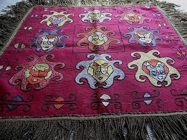 ★S0812★四方80㎝ 古い刺繍布　魔除布　ナイン・シャーマン アンティーク