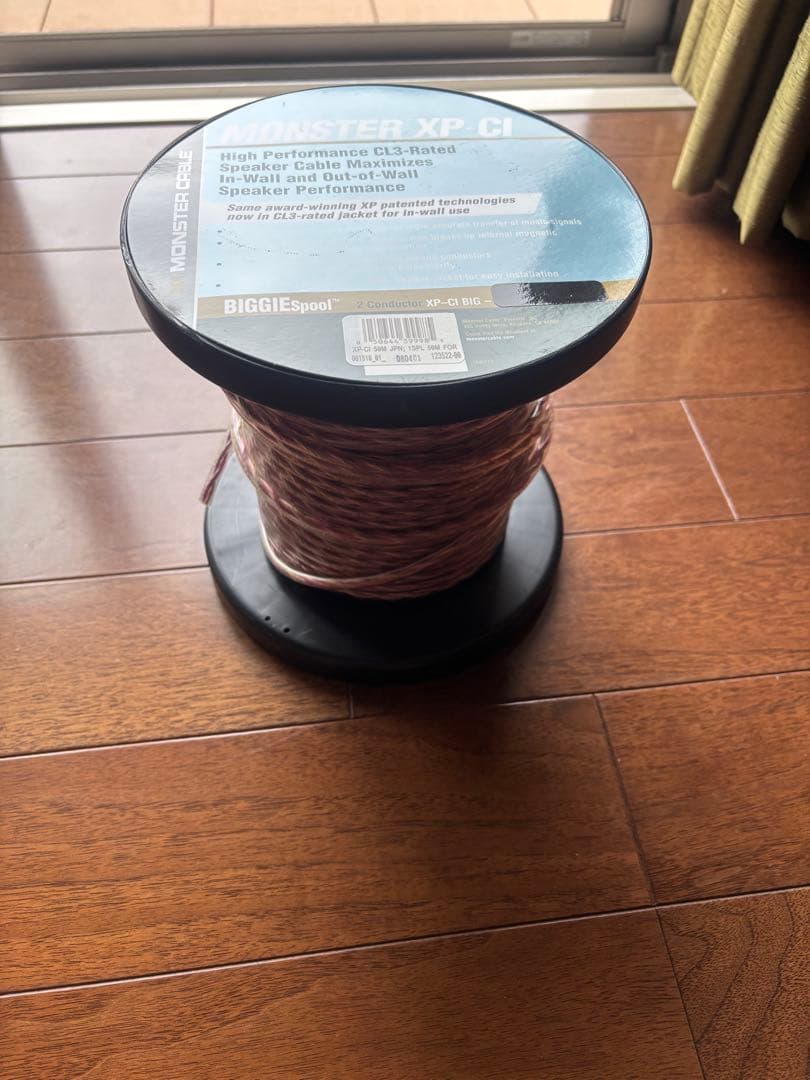 AVアンプ、サブウーファー、DVDプレーヤー、ケーブルセットのオーディオシステム