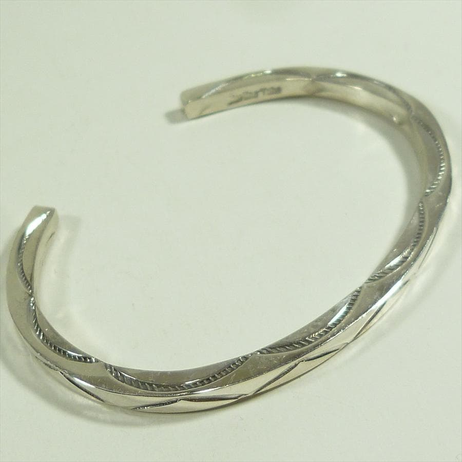 Navajo Elaine Tahe 3面スタンプ ワークバングル Ⅱ