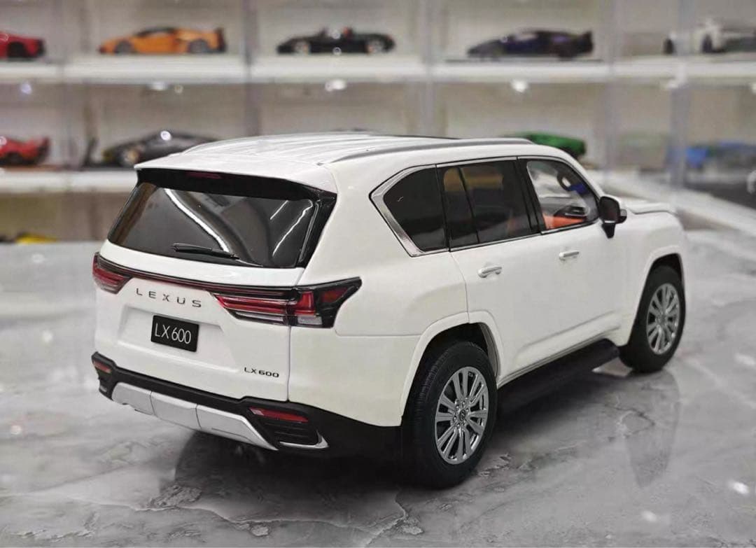 新発売 LCD 1/18 レクサス LX600 SUV 全開閉 金属製 ミニカー