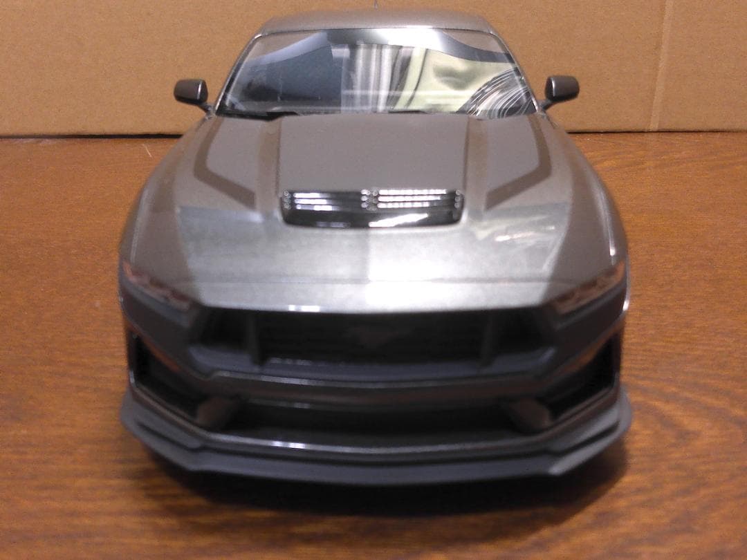1/18 フォード マスタング ダークホース 2024(カーボナイズドグレー)