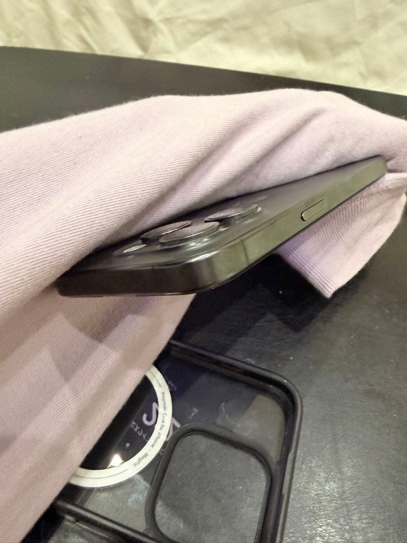 美品iPhone15Pro ブラックチタニウム256GB本体 カバー フィルム付