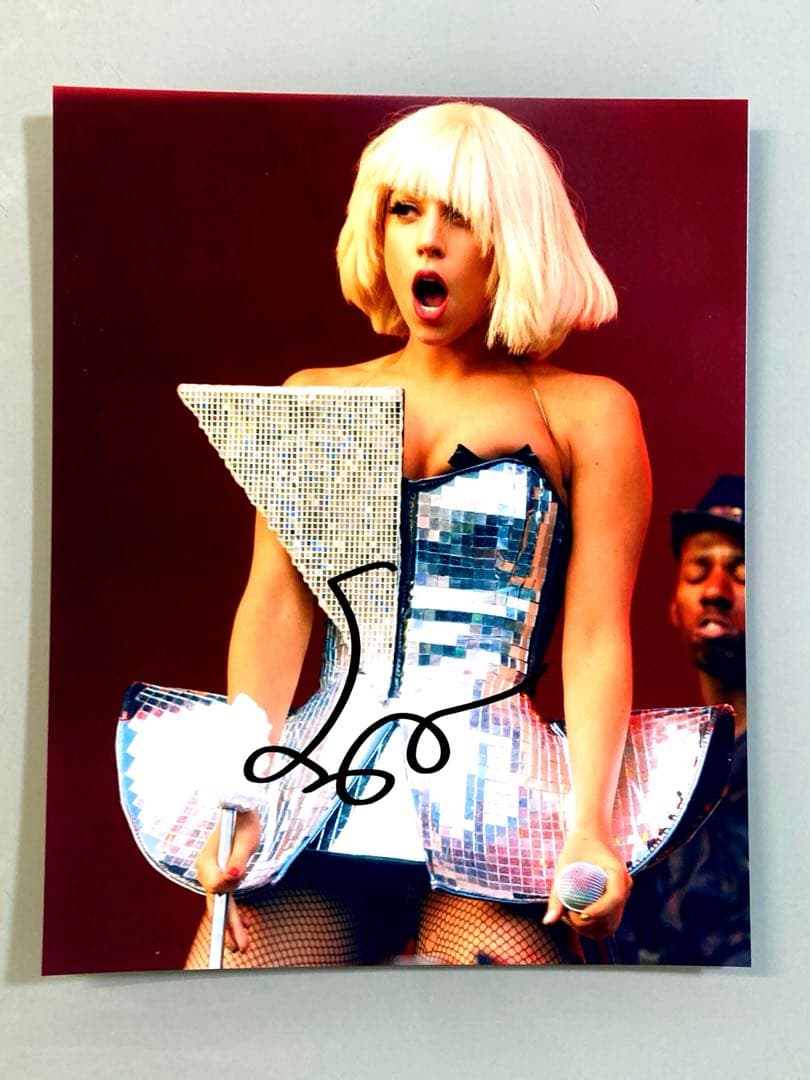 国歌斉唱…レディー・ガガ直筆サイン入り超大型写真…Lady Gaga…