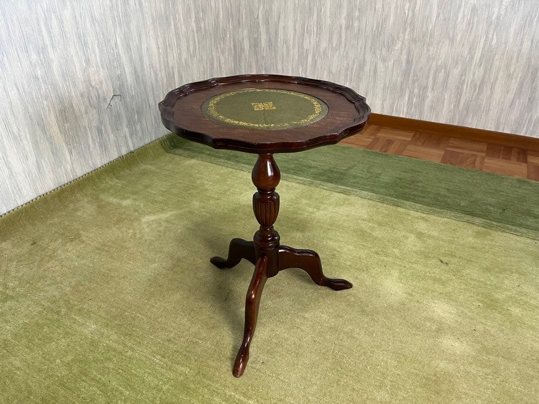 ダークブラウン円形木製テーブル