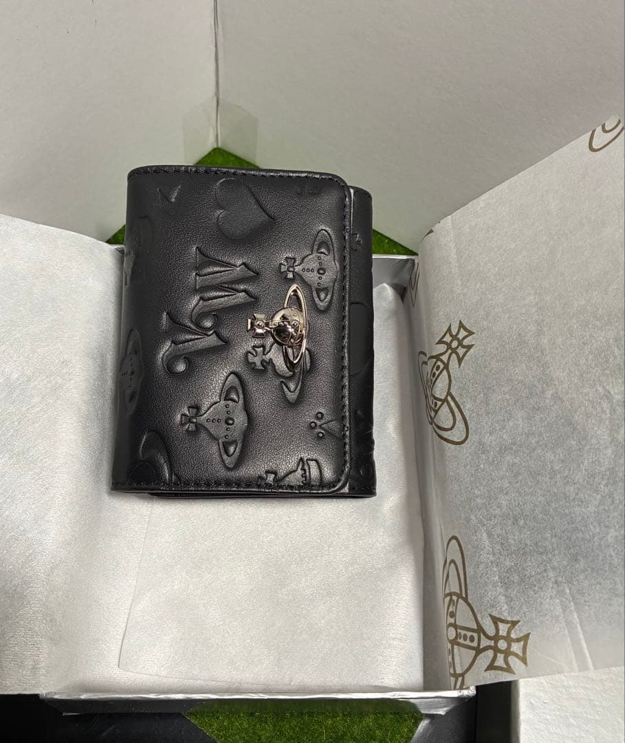 【内柄も素敵☆】Vivienne Westwood 三つ折り財布 マット 黒