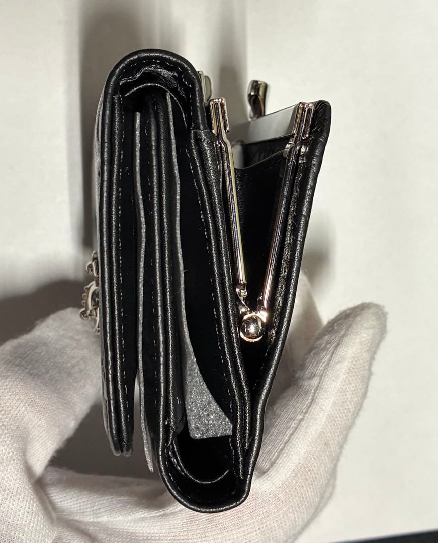 【内柄も素敵☆】Vivienne Westwood 三つ折り財布 マット 黒