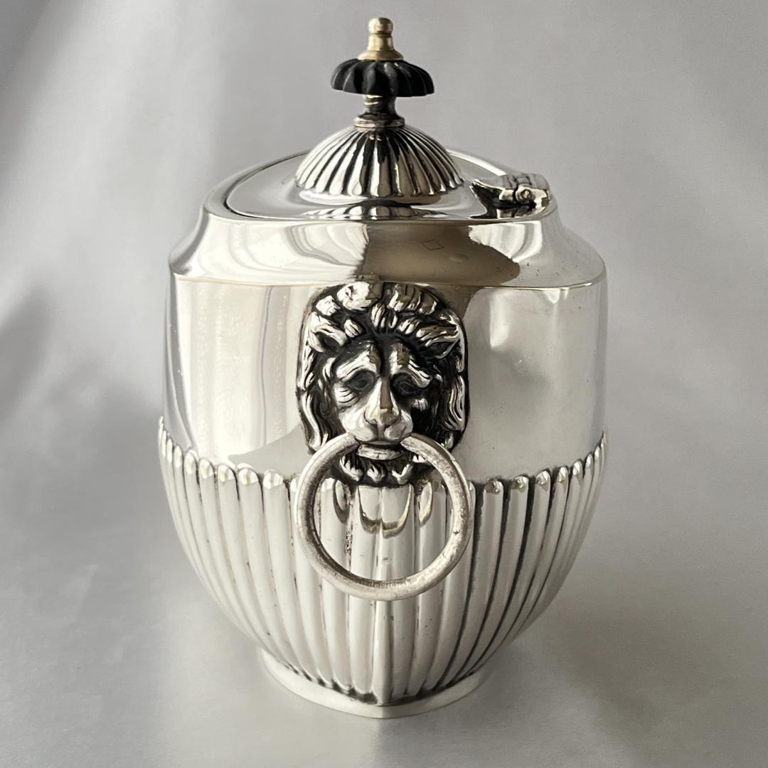 【英国】ライオンマスク ティーキャディ / ビスケットケース【シルバープレート】