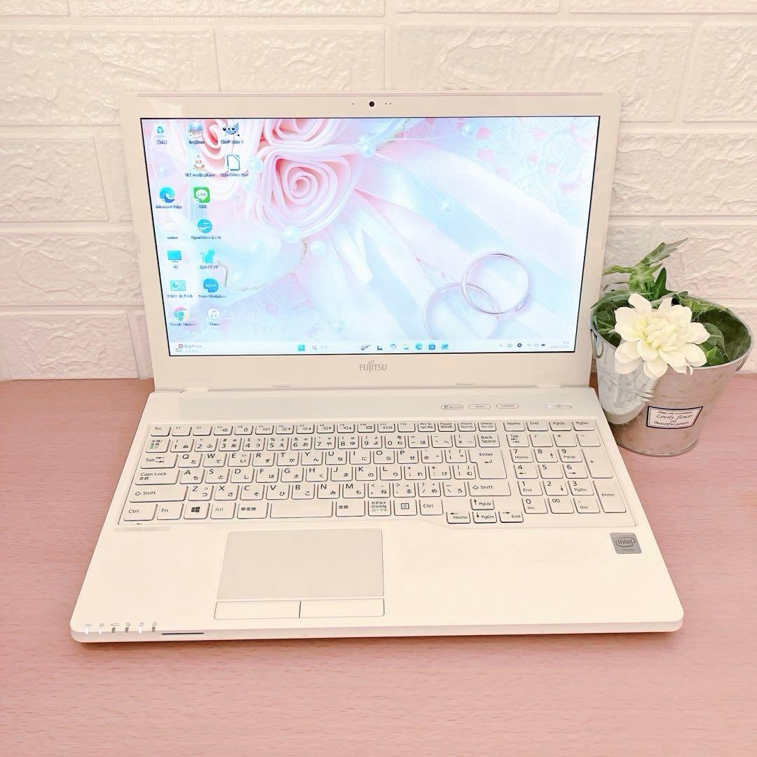 Windows11✨SSDで快適☘️カメラ付すぐ使える白ノートパソコン