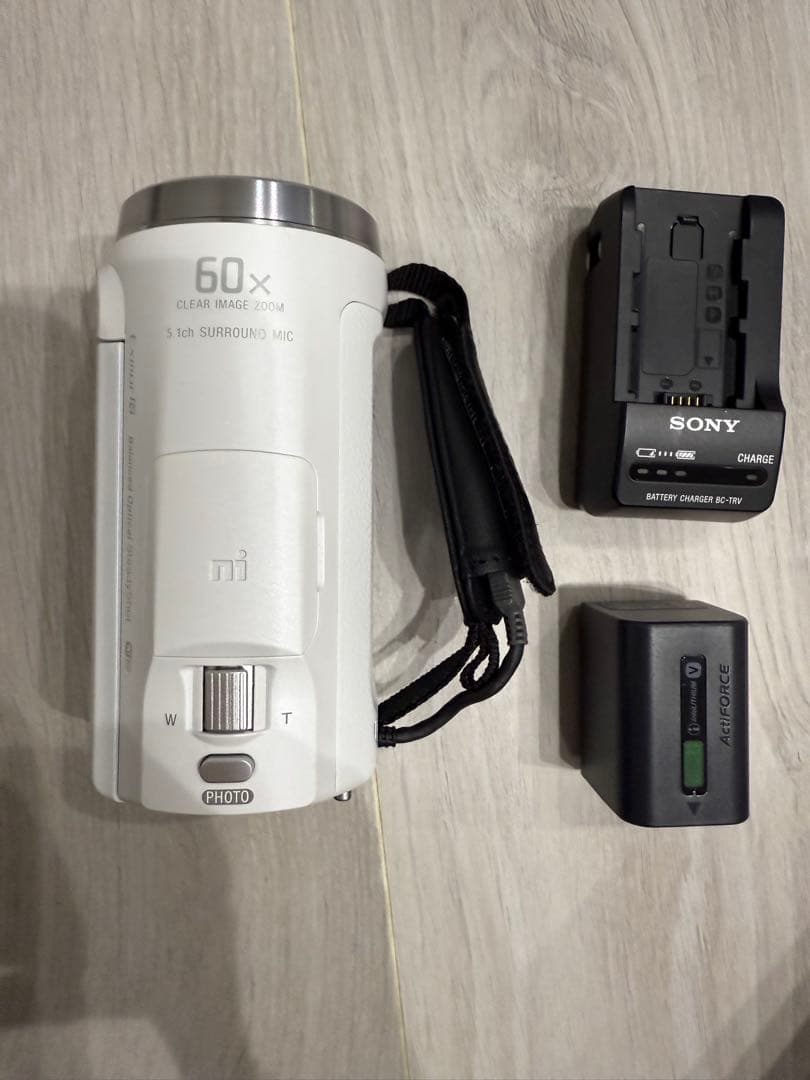 【極美品】SONY デジタルビデオカメラHDRCX680(W)ケース付き。