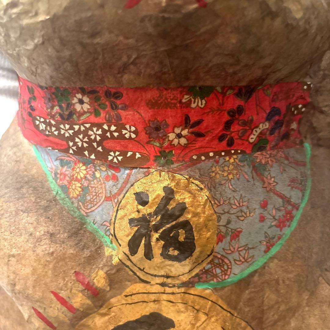 青が散る様ヴィンテージ大きな瞳や繊細に描かれた花模様の前掛けが美しい張子の招き猫