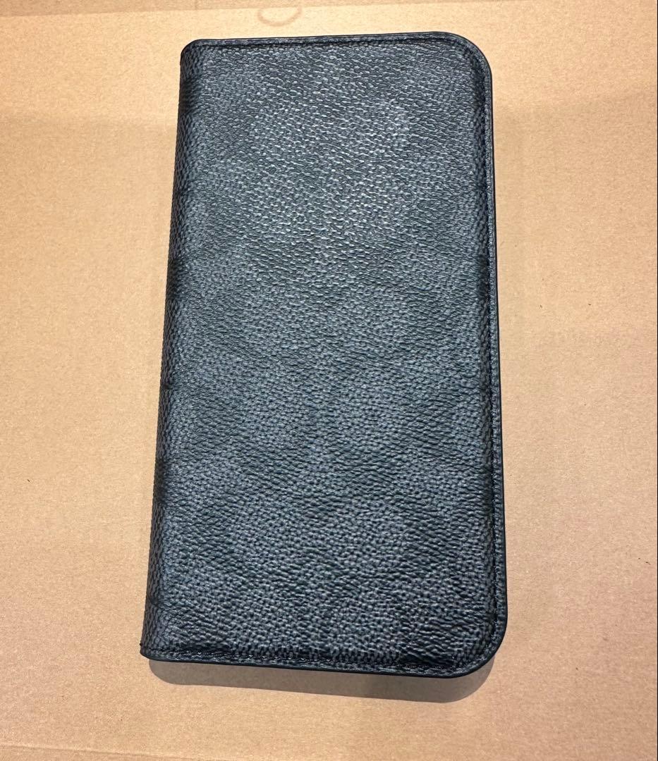 【極美品】COACH ブラックレザー手帳型iPhoneケース　6.7インチ