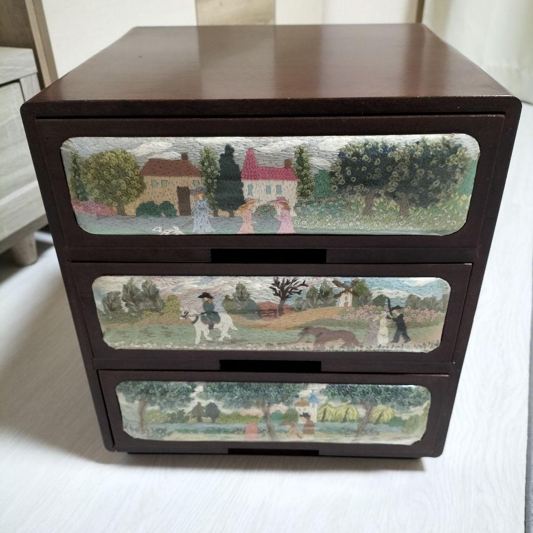 刺繍　木製チェスト　収納ケース　 3段